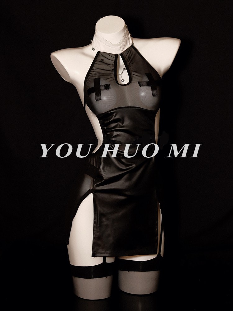 Bộ đồ cosplay đồng phục nữ tu ren xẻ tà gợi cảm