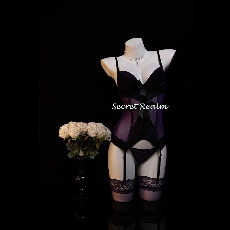 Bộ đồ ngủ ren gợi cảm xuyên thấu định hình cơ thể