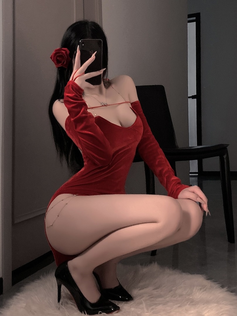 Đầm ngủ nhung ôm sát gợi cảm xẻ cao - 12