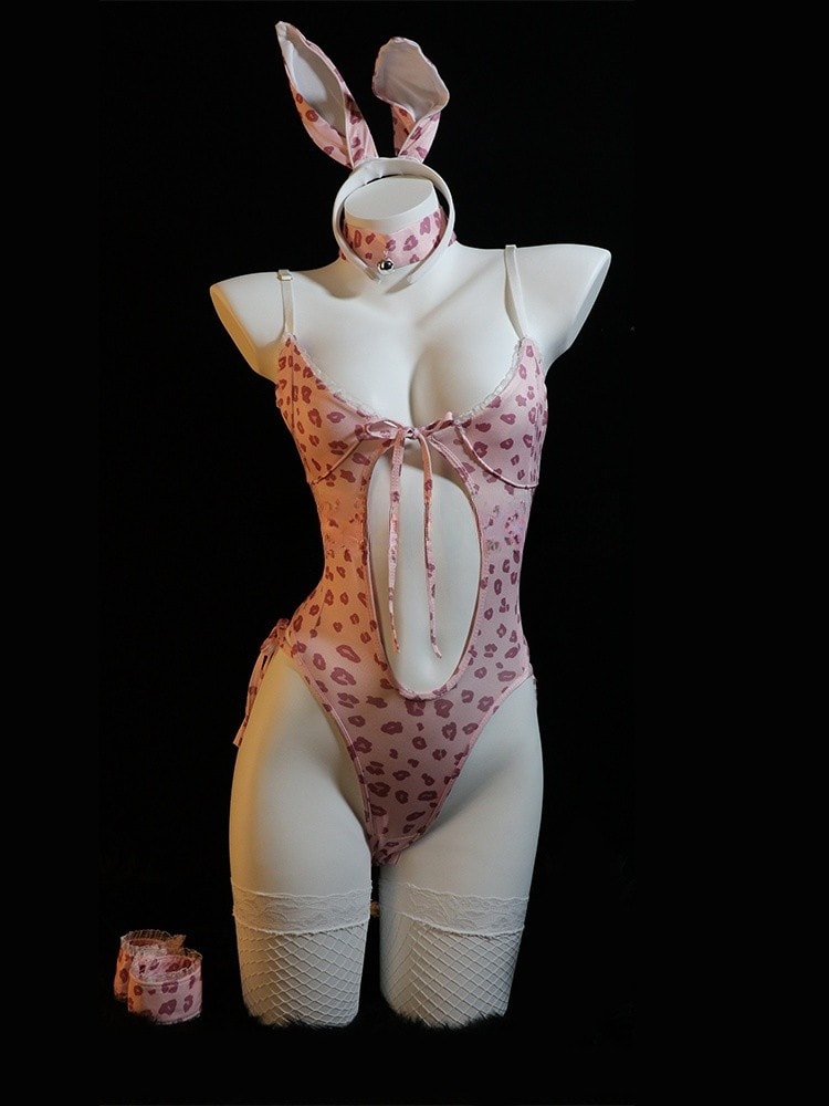 Trang phục honey rabbit họa tiết da báo hồng nhạt
